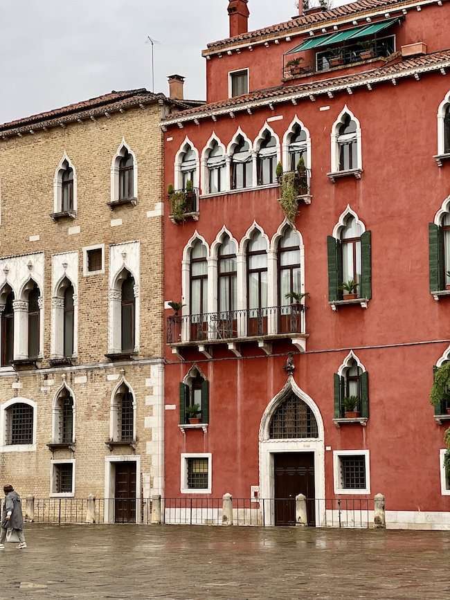 Scorcio di vicoli e canali veneziani