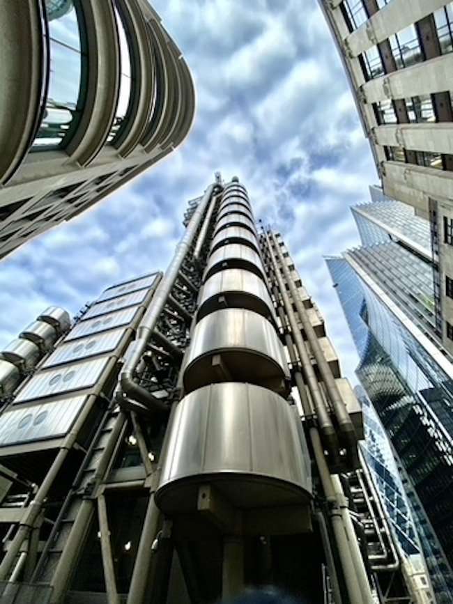 Lloyd's Building a Londra Architettura futuristica nel cuore della City