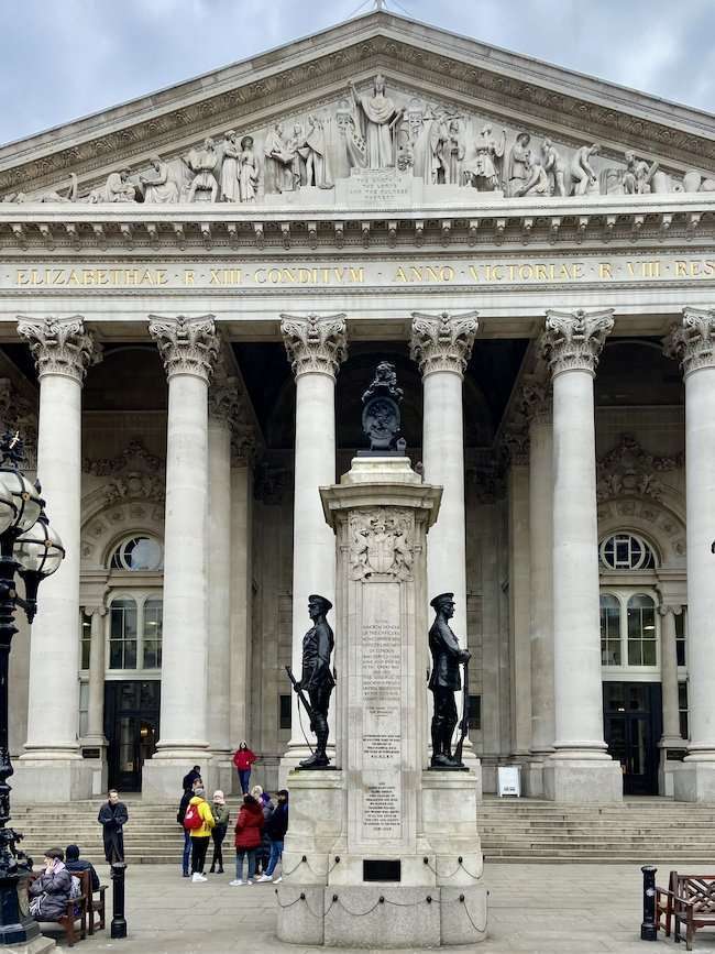 Royal Exchange
Cortile elegante tra storia e shopping raffinato