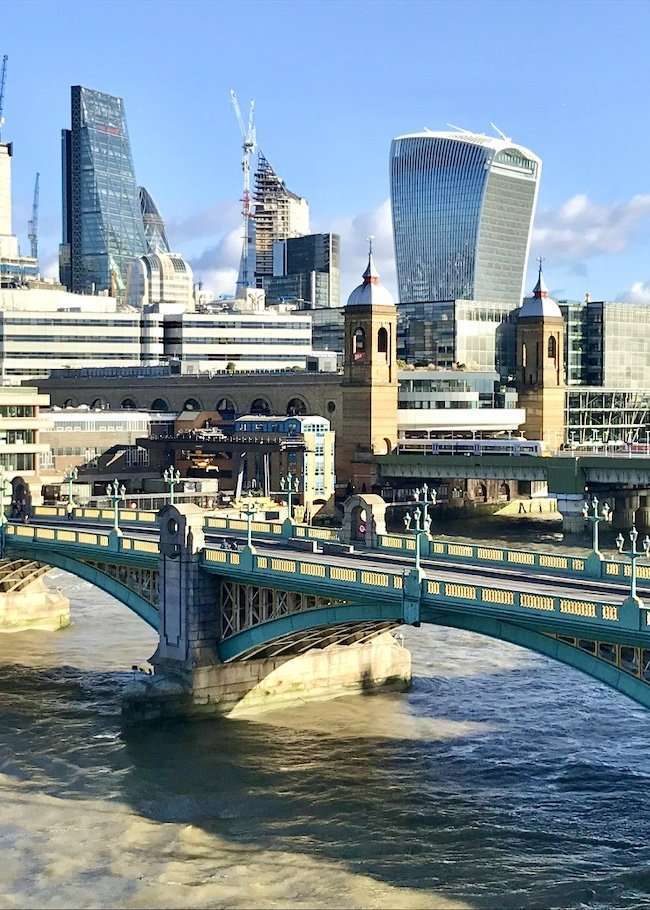 Londra 20 Fenchurch Street (Walkie Talkie)
Un profilo unico con giardino sospeso